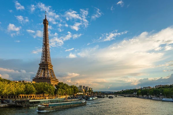 Eurostar to Paris and Lunch Cruise for Two