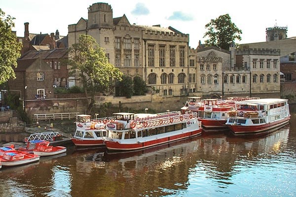 york river cruise with prosecco