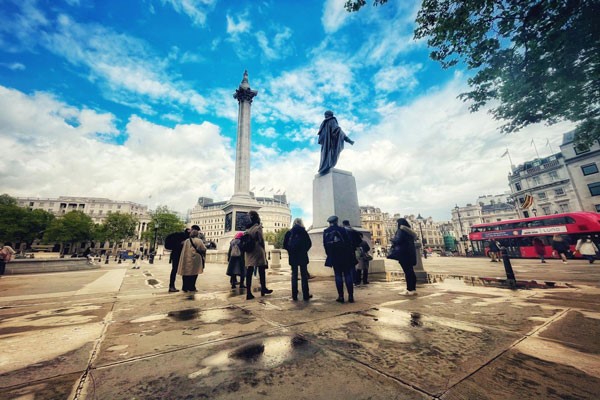 One Day Family Sightseeing Pass for Two Adults and Two Children with Vox City Walks in London