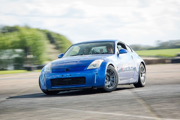 20 Lap BMW vs 350Z Driving Experience with Drift Limits