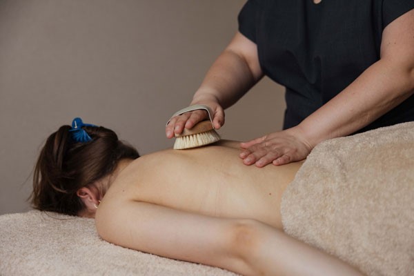 Signature Wellness with 40 Minute Treatment and Lunch at Inhale Spa for One  picture