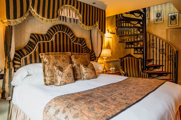 One Night Romantic Break with Dinner and Champagne for Two at Coombe Abbey picture
