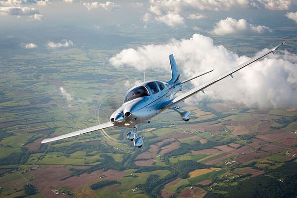 30 Minute Introductory Flying Lesson - UK Wide Selection from Buyagift