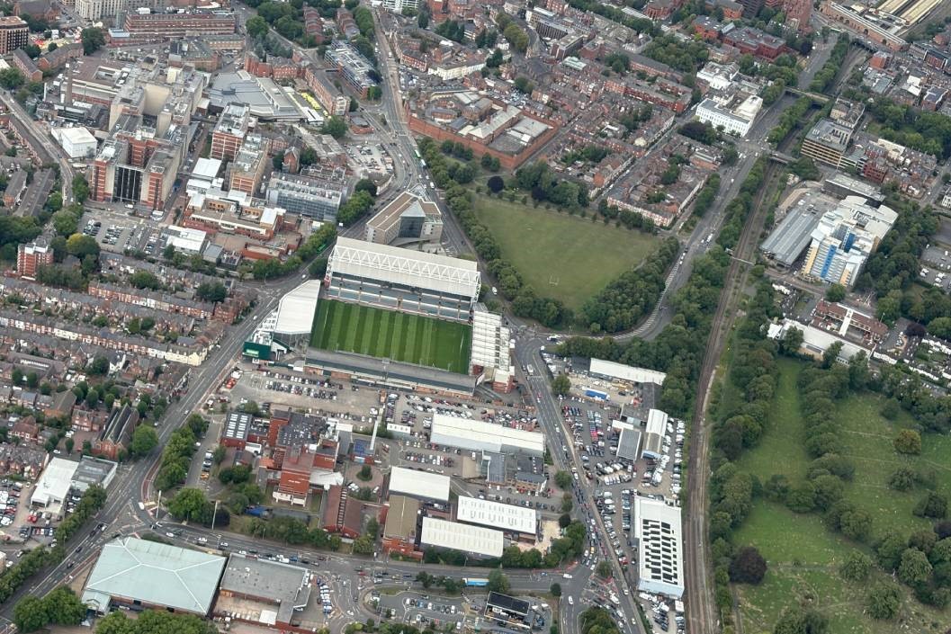 20 Minute Leicester Skyline Tour for Two with Helicentre Aviation Academy