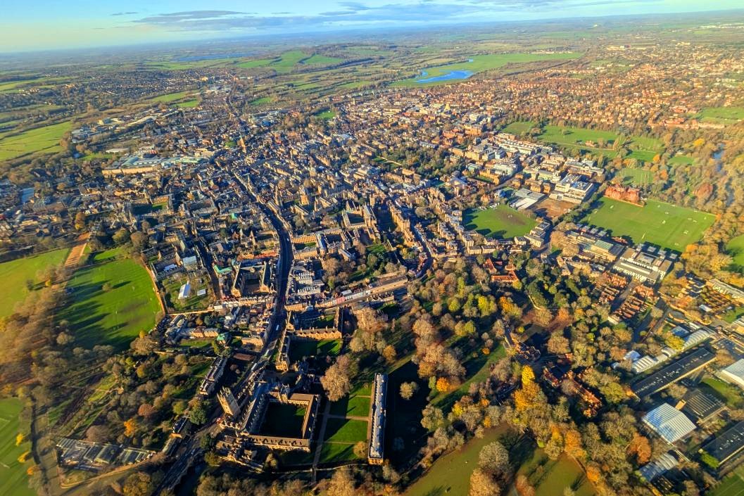 30 Minute Oxford City Helicopter Tour for One with Helicentre Aviation Academy
