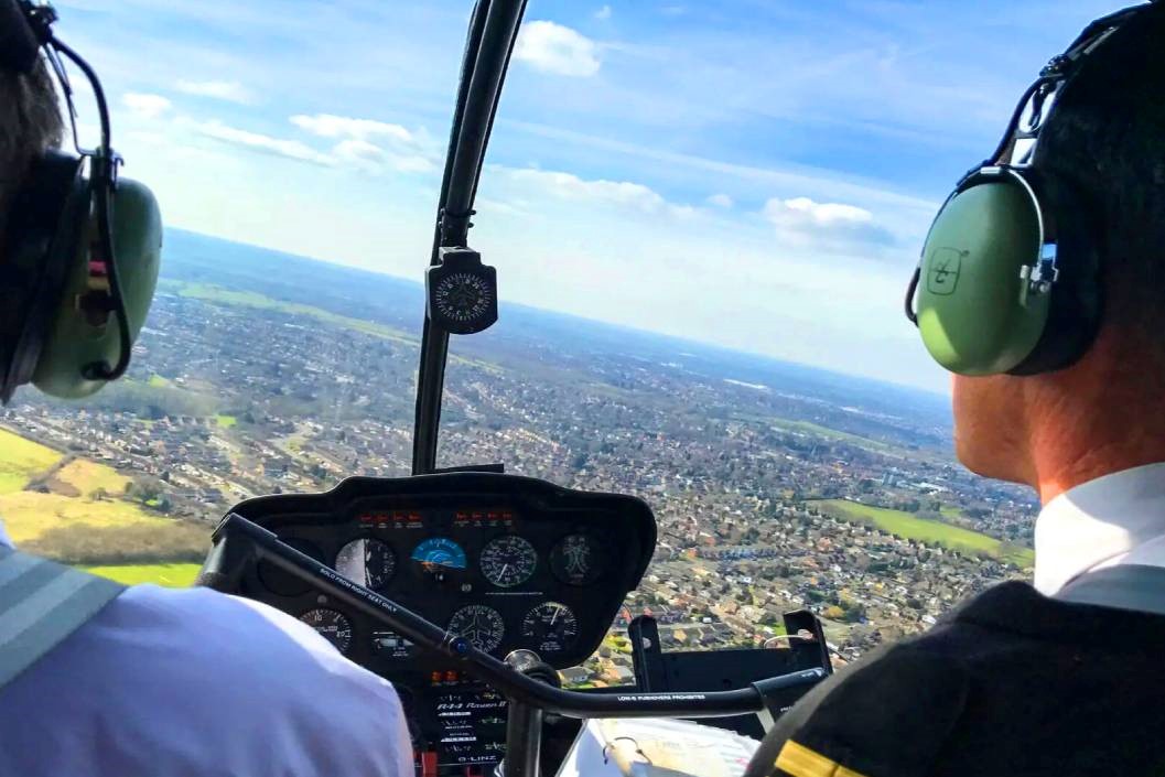 30 Minute Oxford City Helicopter Tour for Two with Helicentre Aviation Academy