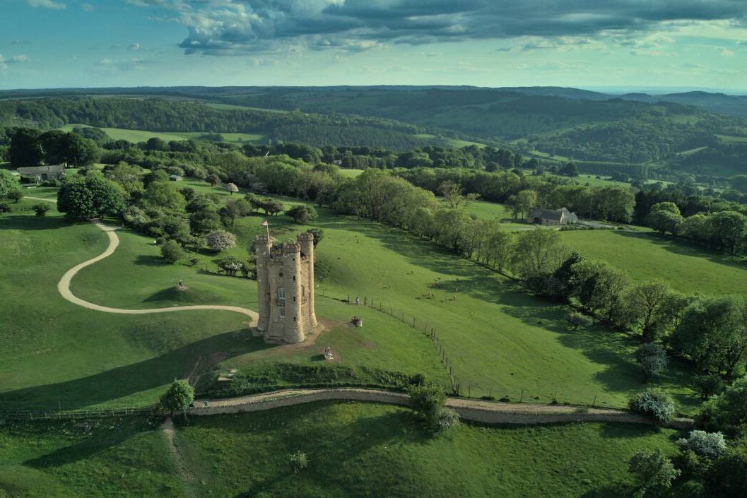 Green Cotswolds 30 Minute Helicopter Tour For One With Helicentre Aviation Academy