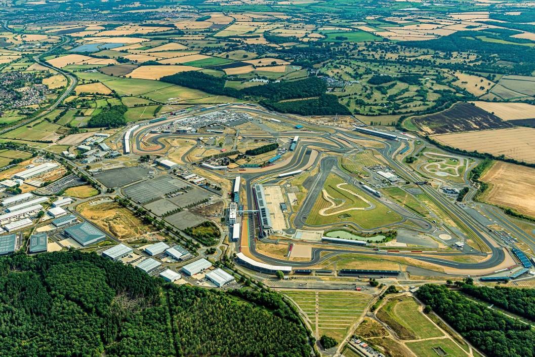 Silverstone 60 Minute Helicopter Tour for Three with Helicentre Aviation Academy