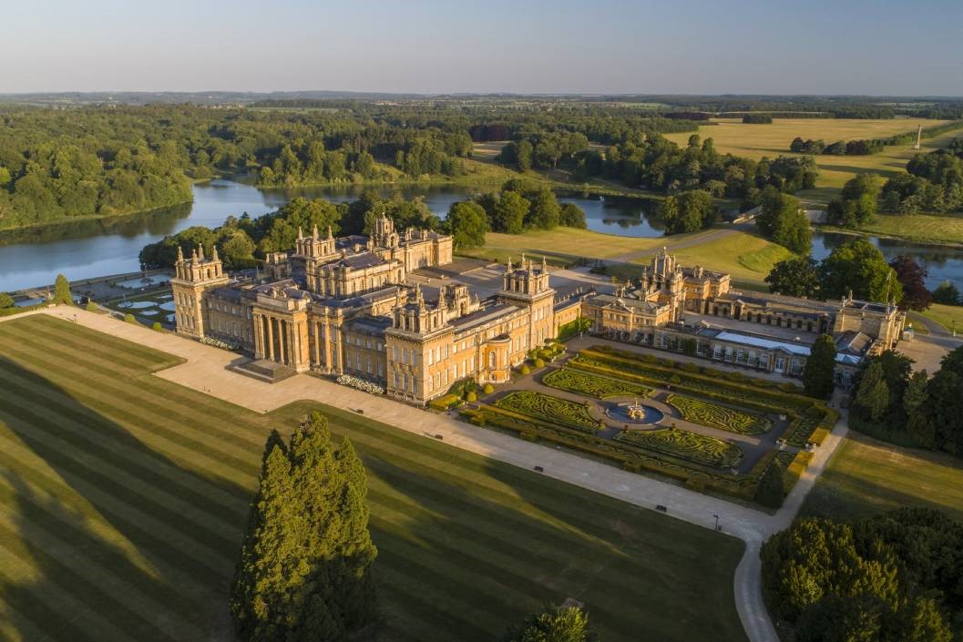 Blenheim 20 Minute Helicopter Tour for Three with Helicentre Aviation Academy