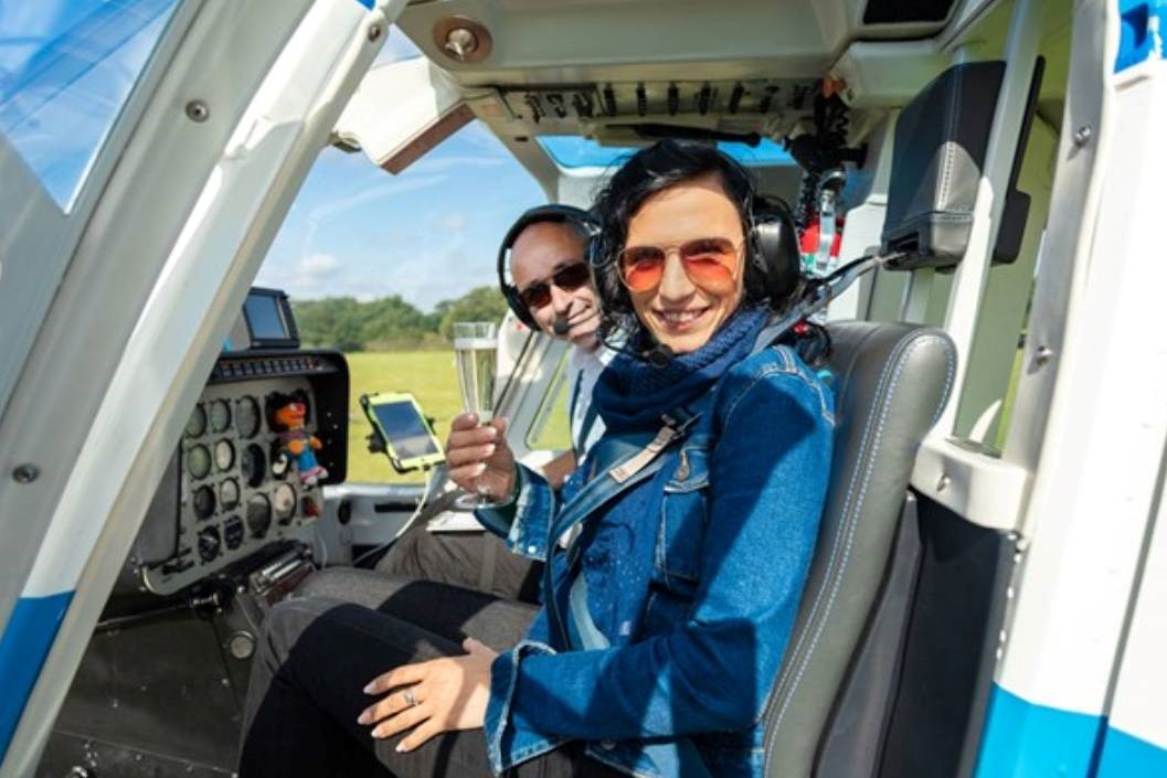 VIP Glimpse of London Helicopter Tour with Prosecco for One