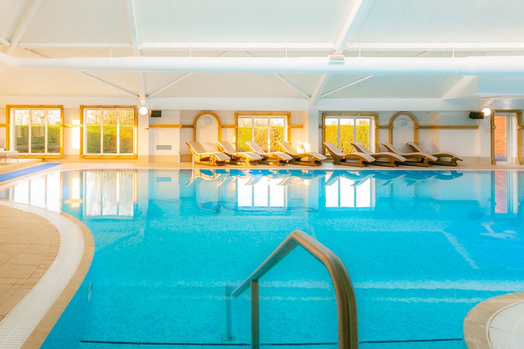 Light Signature Spa Day For Two With 60 Minute Treatment And Lunch At Qhotels Park Royal Hotel - Midweek