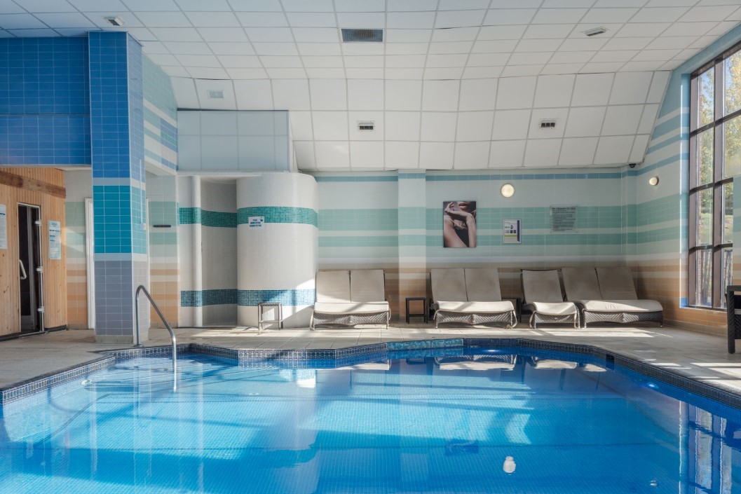 Light Spa Day With 75 Minute Treatment, Lunch & Prosecco At Qhotels Stratford Manor Hotel - Weekdays