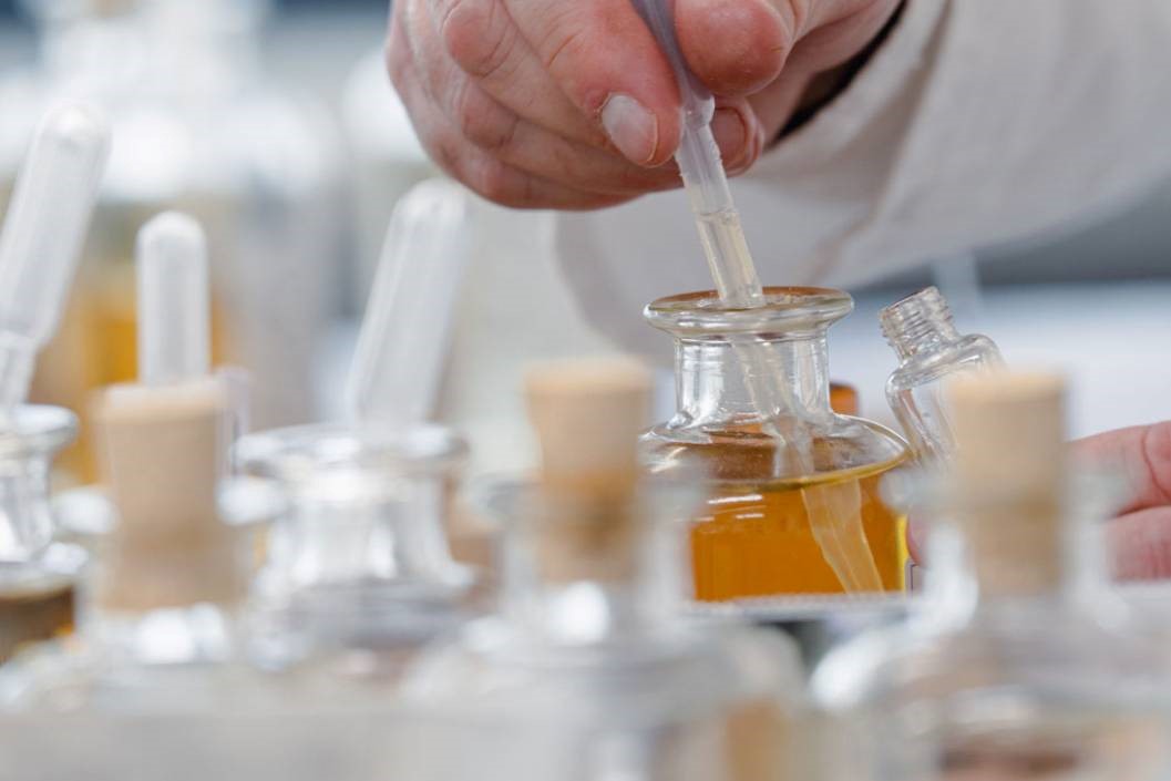 100ml Bespoke Perfume Making Experience with Prosecco for Two at The Perfume Studio