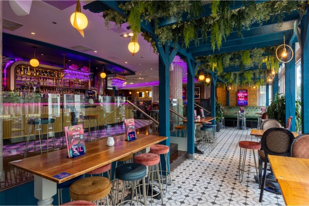 Cream Sweet Treat Experience With Prosecco At Slug And Lettuce For Two