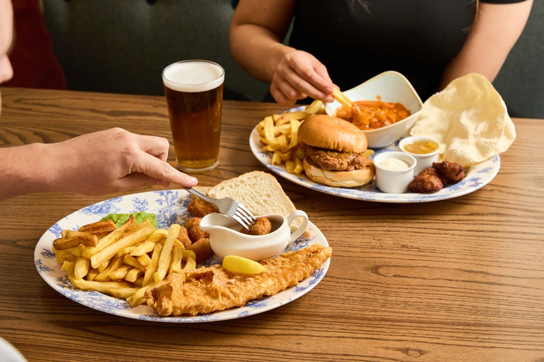 Red/White Traditional Three Course Meal With A Drink For Two At A British Pub