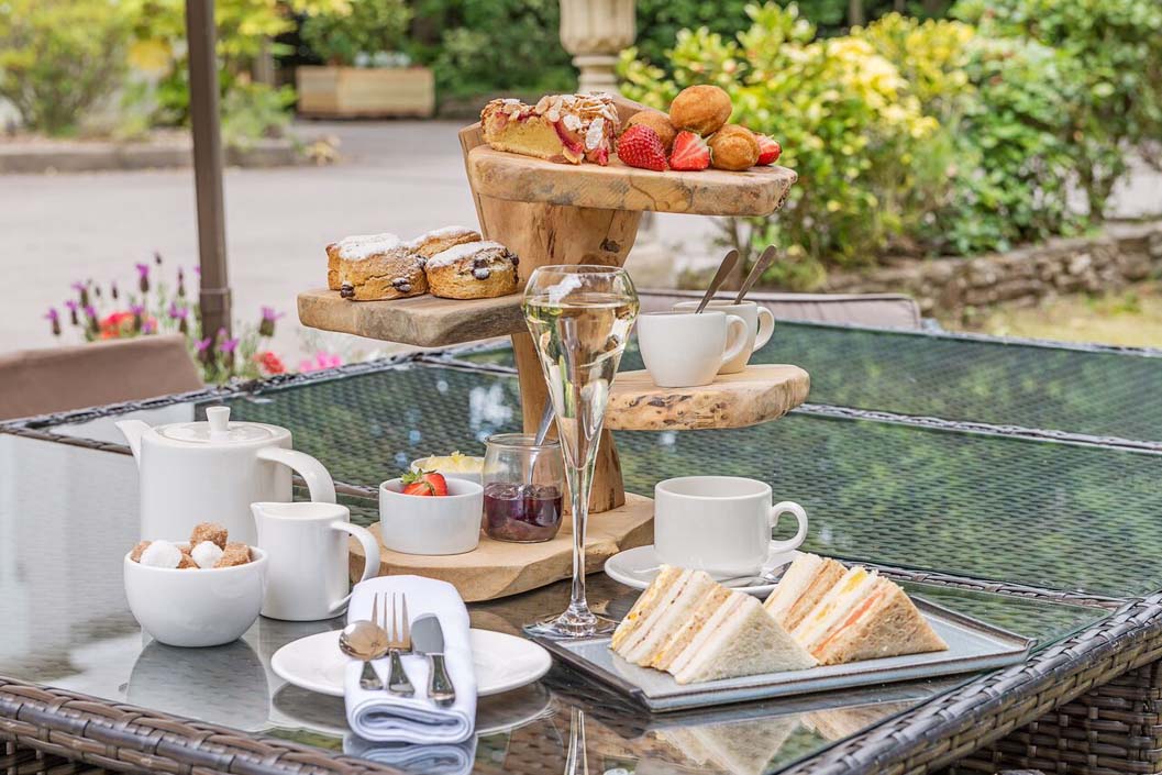 Green Afternoon Tea With Champagne For Two At The House Hotel