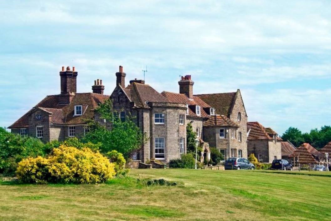 Cream Sparkling Afternoon Tea For Two At Crowhurst Park