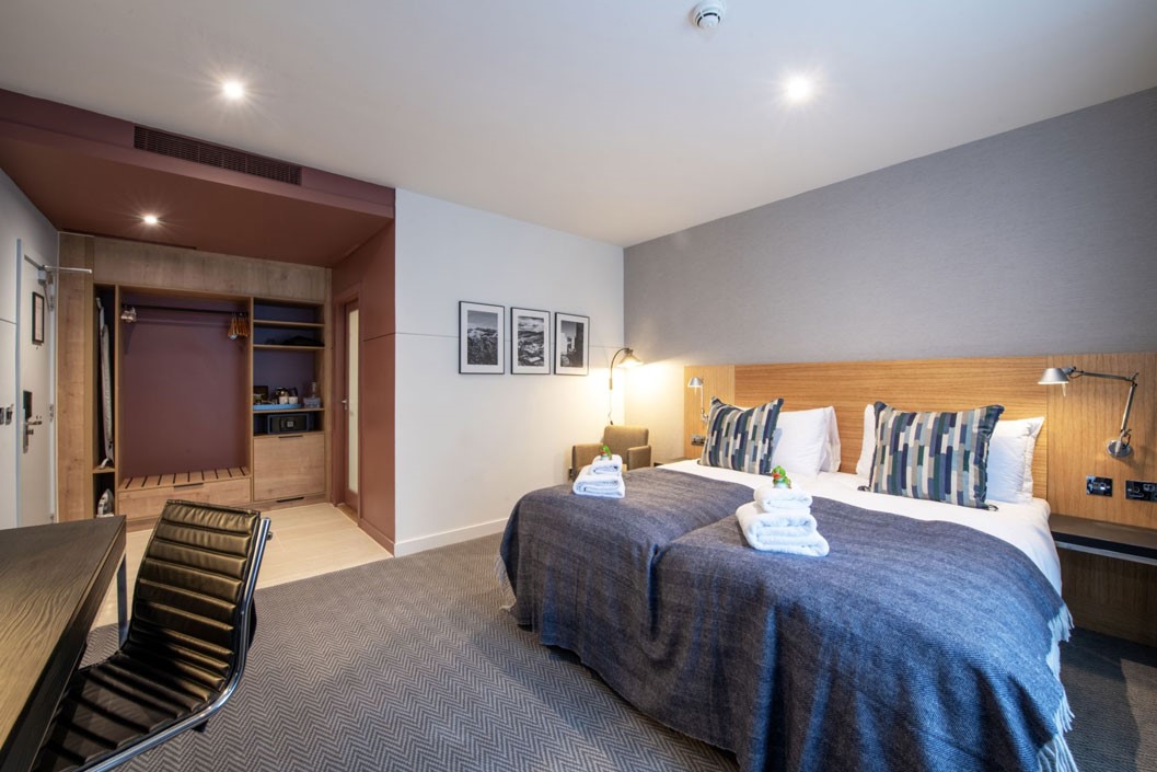 One Night Sunday Stay for Two with Fizz at Apex City of Edinburgh Hotel