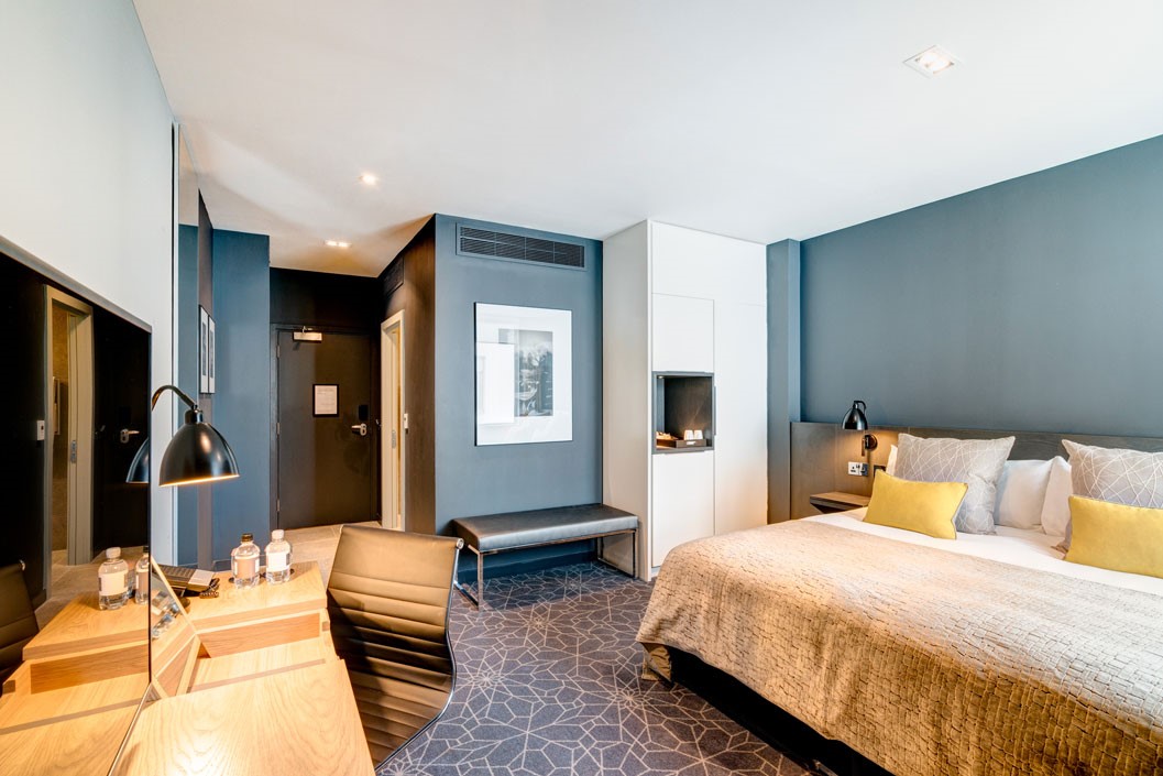 One Night Sunday Stay with Fizz for Two at Apex City of Bath Hotel