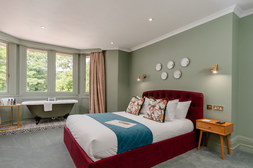 Overnight Stay for Two with Gin Making and Prosecco at Springbank Manor and Distillery