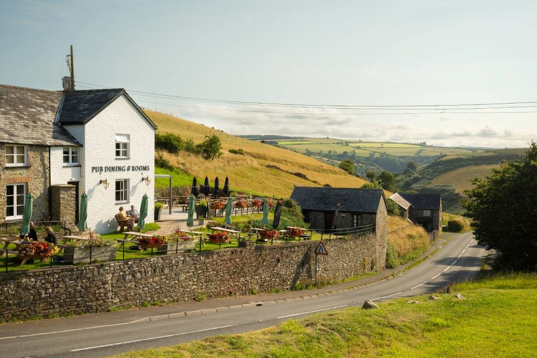 Blue Two Night Stay With Breakfast And Dinner Credit For Two At The Ball Inn
