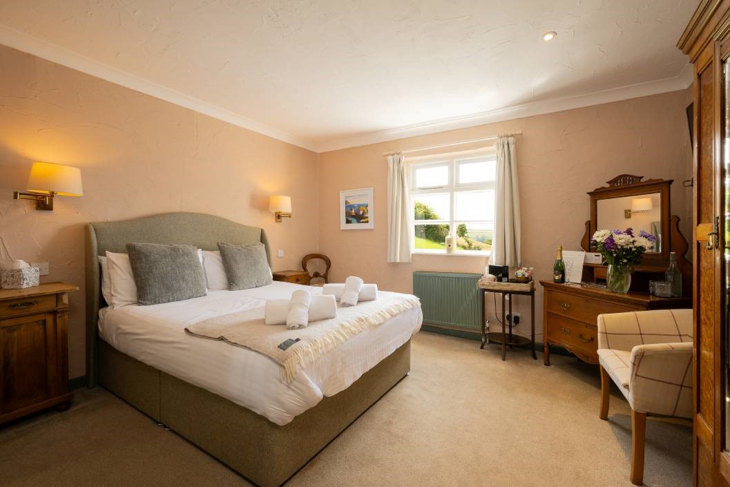 Blue One Night Stay With Breakfast And Dinner Credit For Two At The Ball Inn