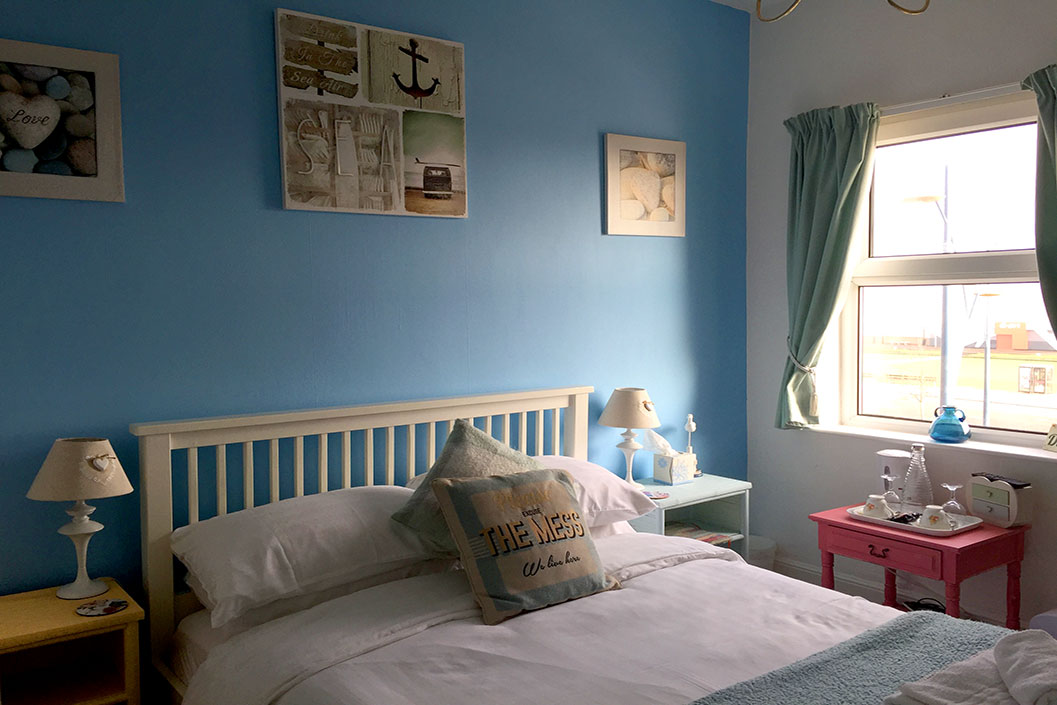 One Night Stay at Henry's On The Prom