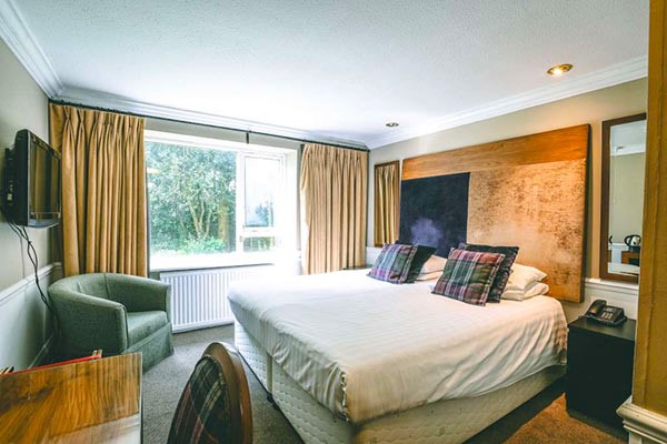 Overnight Stay with Dinner and Fizz for Two at Hollin House Hotel