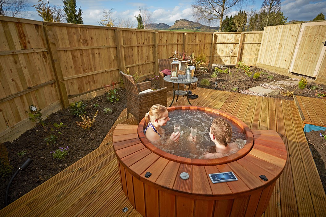 Sparkling Hot Tub Spa Break with Dinner & Bottle of Fizz for Two at Three Horseshoes