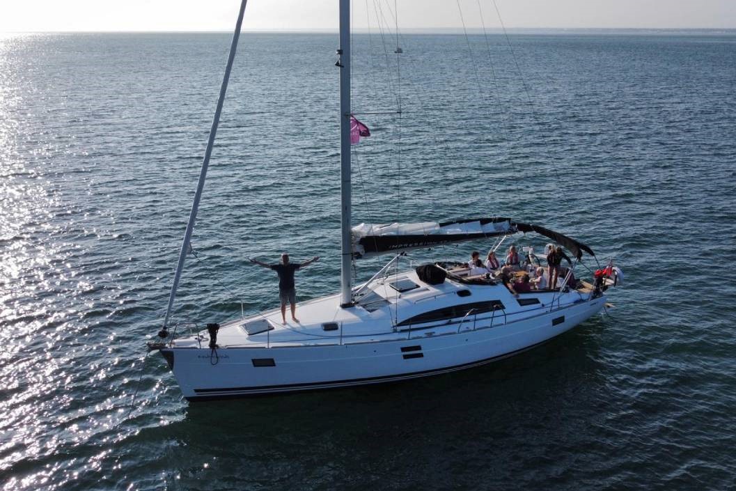 Six Hour Solent Sailing Experience with a Two Course Meal and Champagne for One
