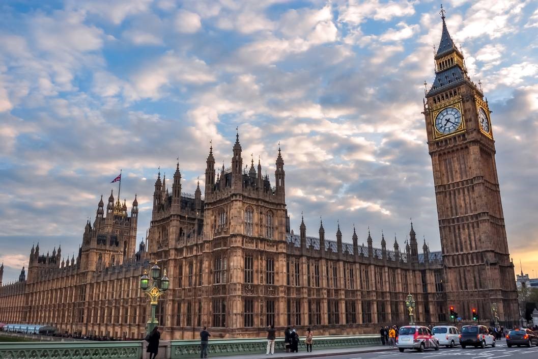 Highlights of Royal London Bike Tour with River Thames Cruise for Two Adults with Unlimited Biking