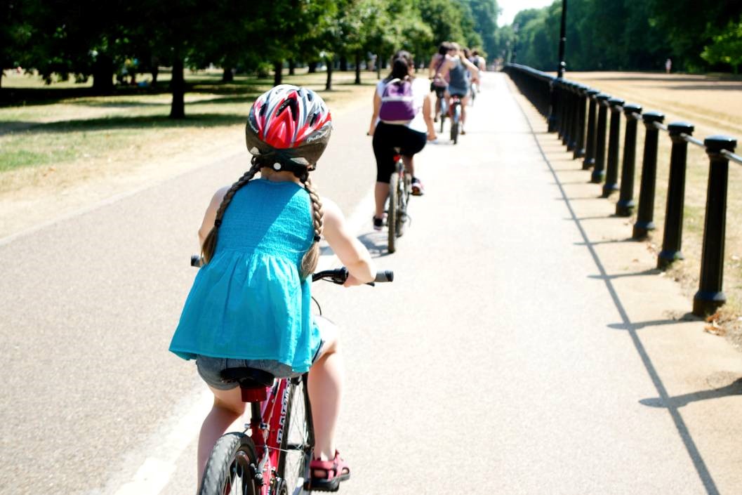 Royal London Bike Tour and Thames Cruise for Two Adults and Two Children with Unlimited Biking