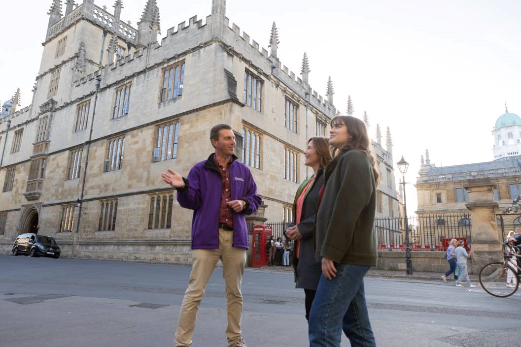 Harry Potter Highlights Walking Tour for Two Adults and One Child in Oxford