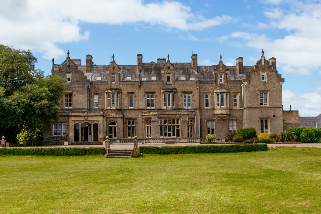 Overnight Stay for Two with Breakfast, Dinner and Afternoon Tea at Shendish Manor