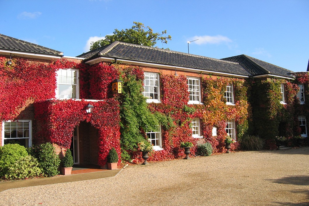 Cream Overnight Stay With Dinner And Tea For Two At Beechwood Hotel