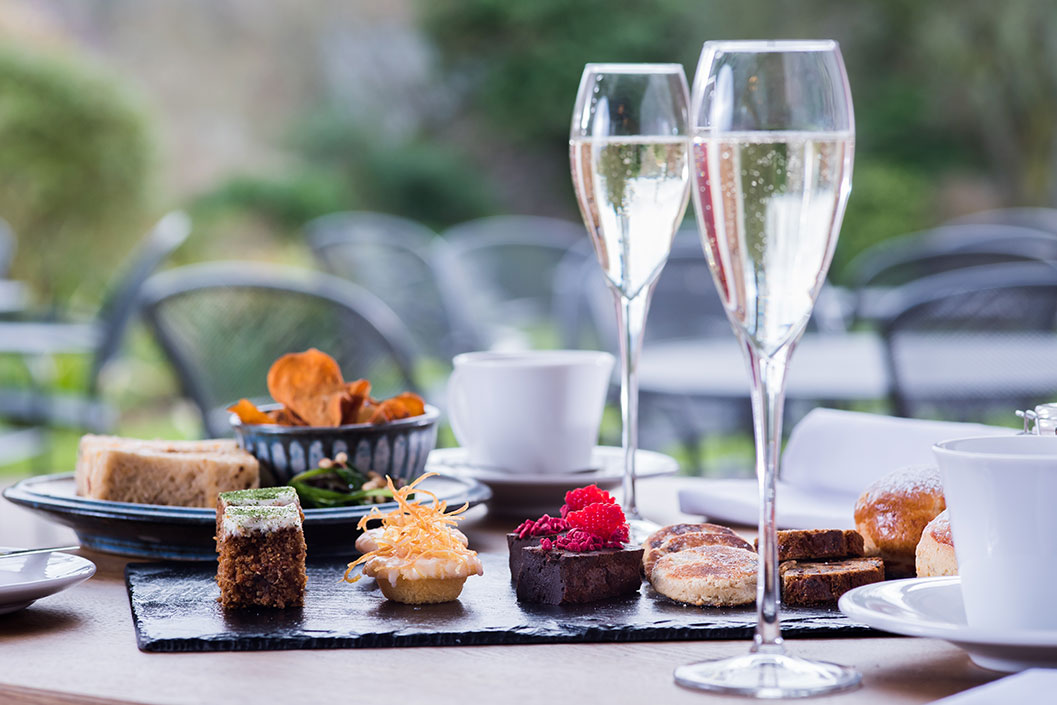 Cream Afternoon Tea With Prosecco For Two At The Swan At Hay