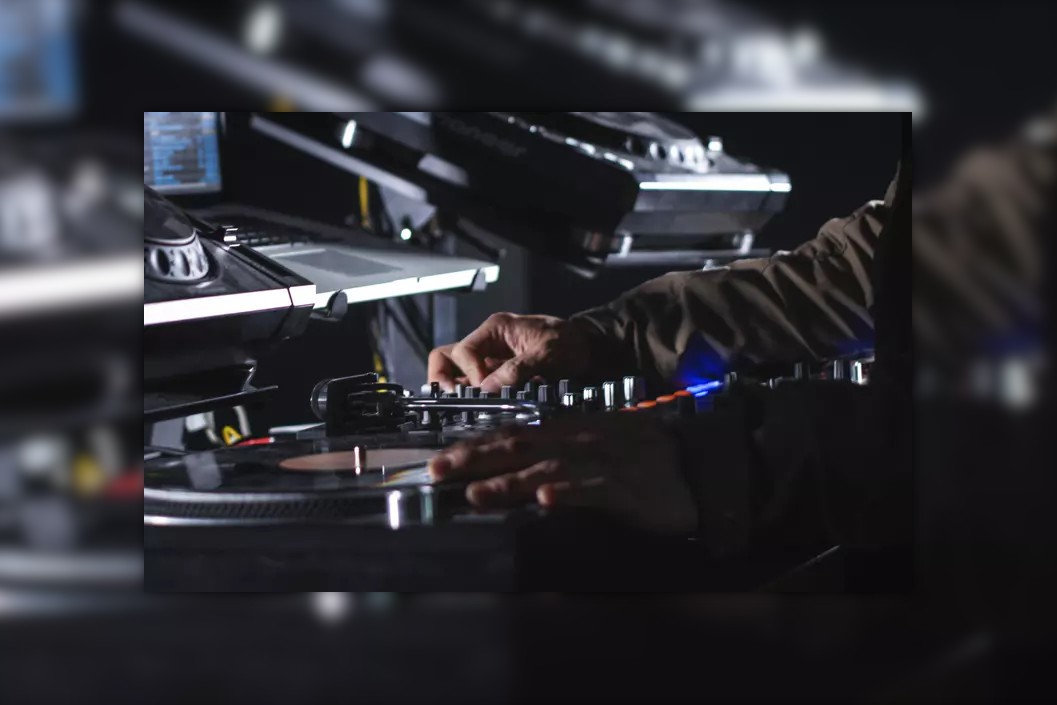 Three Hour One to One DJ Experience at Spirit Studios