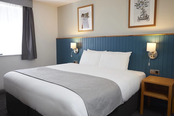 Overnight Stay with Breakfast for Two at Holmfield Arms Hotel