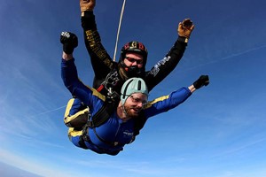 Tandem Skydive in Nottingham Image 4