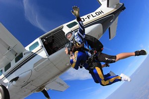 Tandem Skydive in Nottingham Image 3