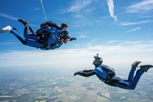 Tandem Skydive in Wiltshire Image 4