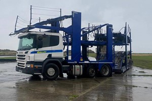 15 Minute Lorry and HGV Driving Experience for One with 6th Gear Experience picture