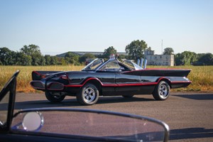 Mobile Bat Superhero Driving Experience for One with Car Chase Heroes picture