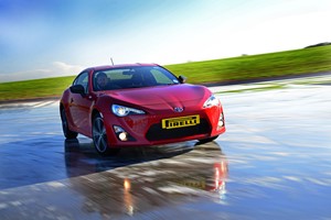 Skidpan Driving at Thruxton Circuit  Image 2