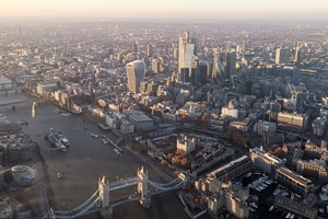 30 Minute Helicopter Ride Over London For One