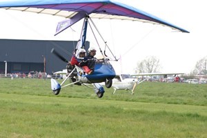 60 Minute Microlight Flight in Berkshire Image 4