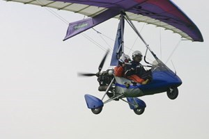 60 Minute Microlight Flight in Berkshire Image 5