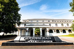 Spa Day with Mud Rasul Experience and Afternoon Tea for One at Crowne Plaza Gerrards Cross Image 1