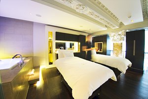 Romantic Pamper Package with Two Treatments and Champagne for Two at Sofitel London St. James Image 4