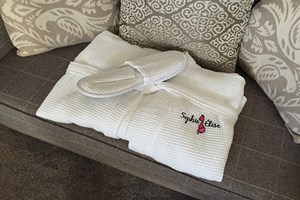 Traditional Half Body Massage for One at Sophie Élise picture